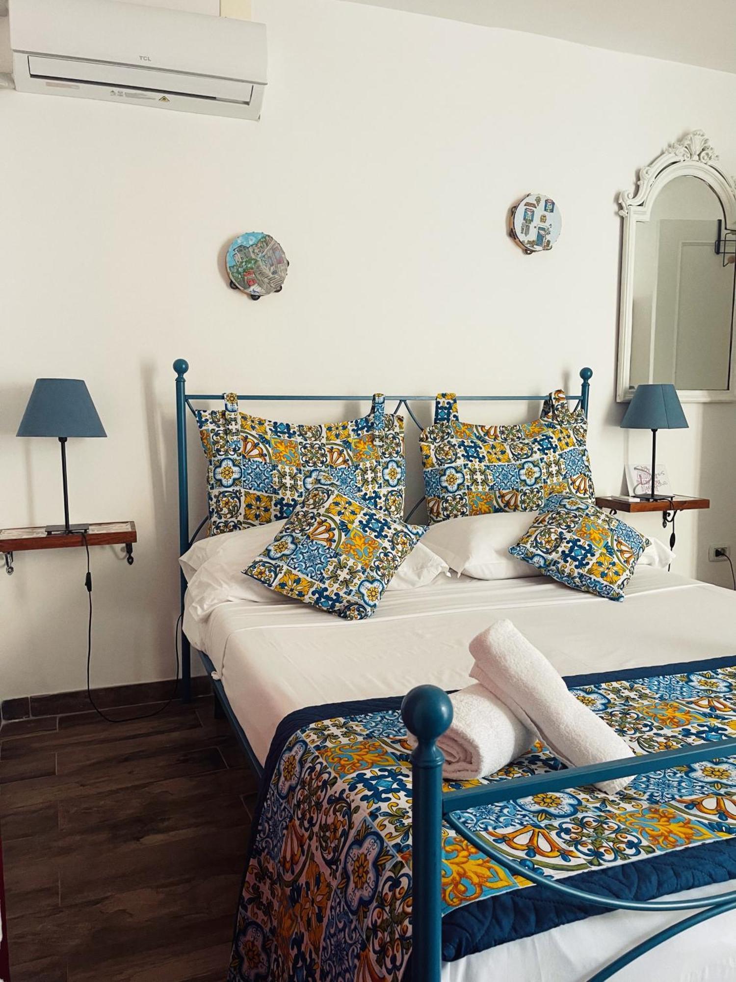 Domus Carbonari Apartment Наполи Екстериор снимка